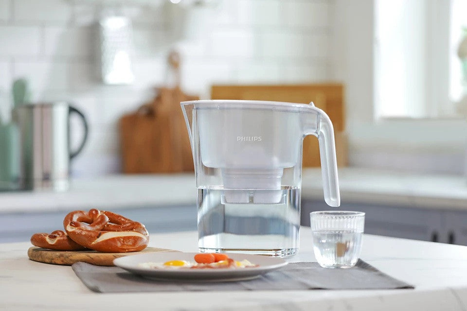 Philips Caraffa Filtrante 2.6L Bianca con Microfiltrazione e Timer Digitale